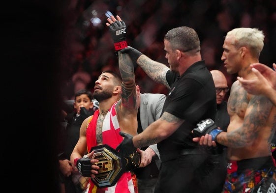 Ilia Topuria noquea a Charles Oliveira: se proclama campeón del peso ligero y se consagra como la cara de la UFC