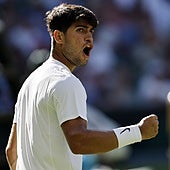 Alcaraz supera un estreno asfixiante por el calor, la presión y un incombustible Fognini en Wimbledon