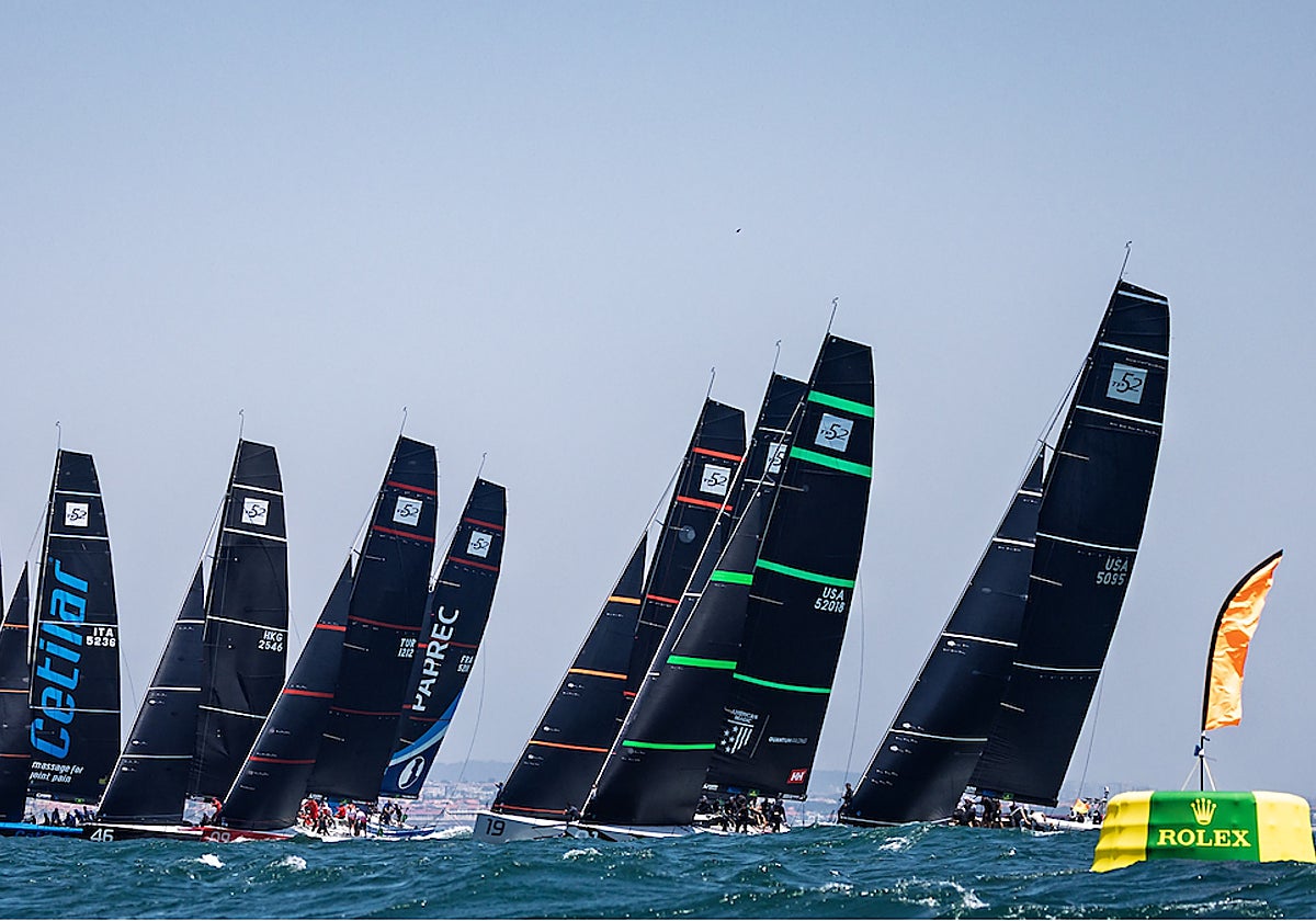 La imponente flota de TP52 en la regata de entrenamientos oficiales en Cascais