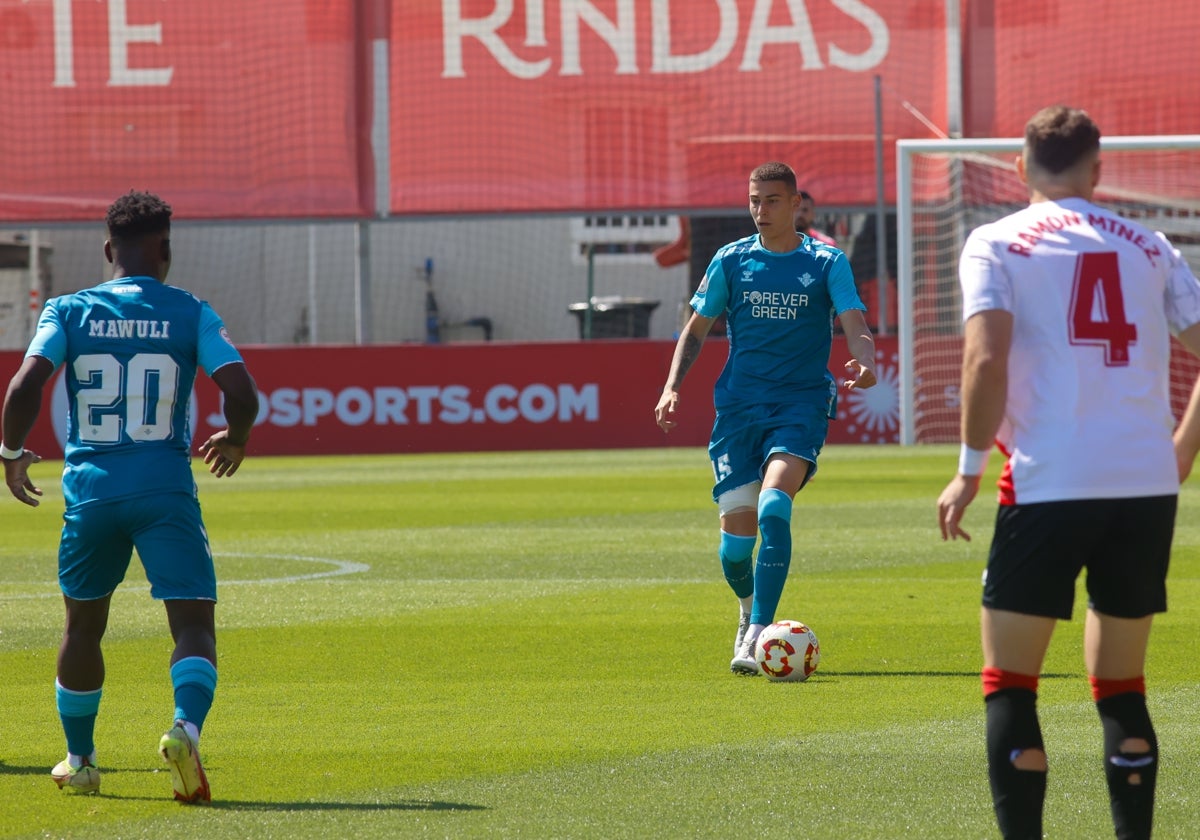 Derbi entre Sevilla Atlético y Betis Deportivo en la Ciudad Deportiva José Ramón Cisneros Palacios