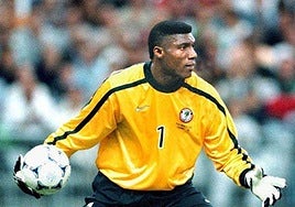 Jueves funesto: muere Rufai, histórico portero de Nigeria, de un infarto