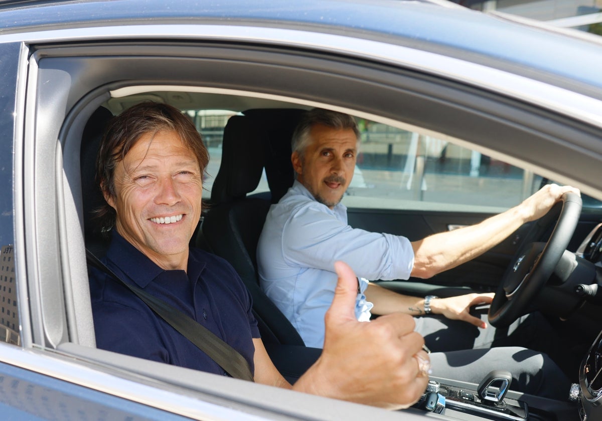 Matías Almeyda, junto a sus representante, Santiago Hirsig, en la ciudad deportiva del Sevilla FC