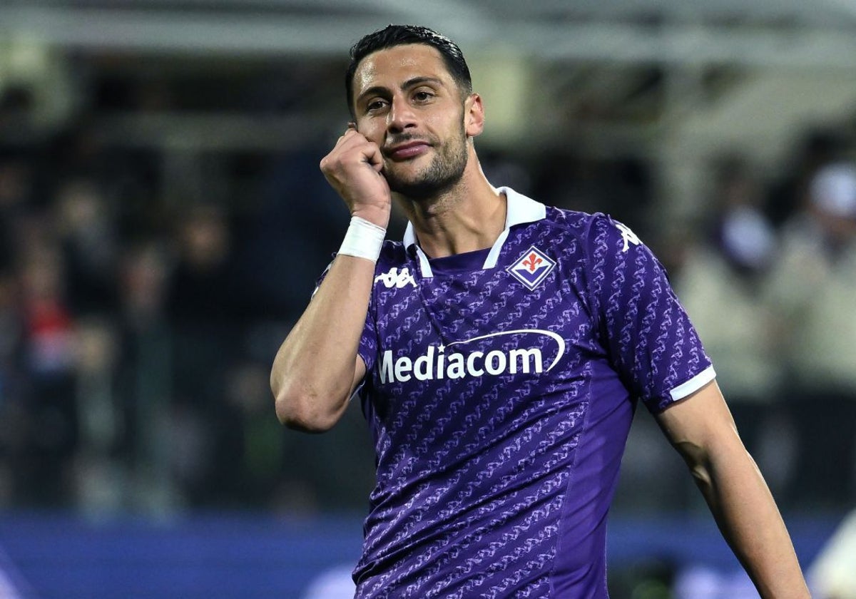 Mandragora celebra un gol con la Fiorentina