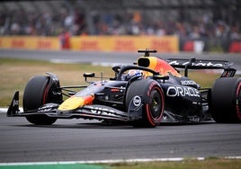 Verstappen da la sorpresa y se lleva la pole ante los McLaren