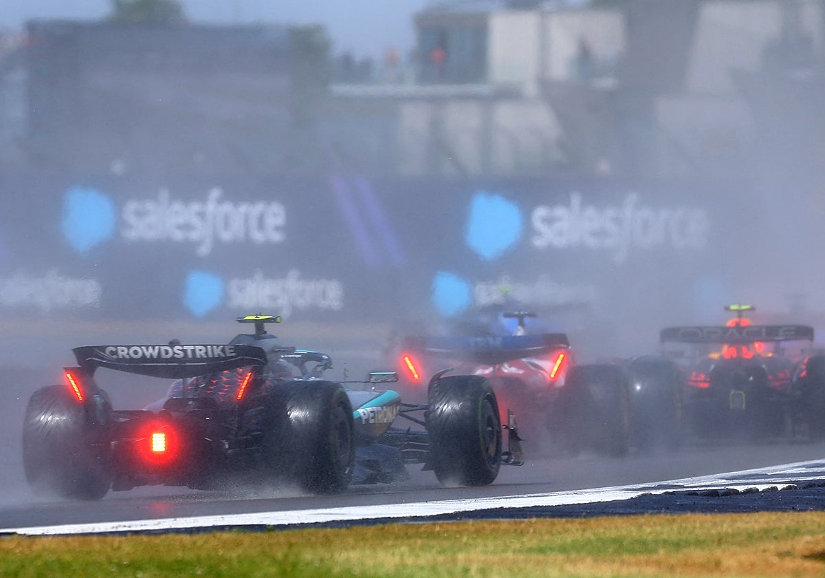 Los monoplazas, en la lluvia de Silverstone