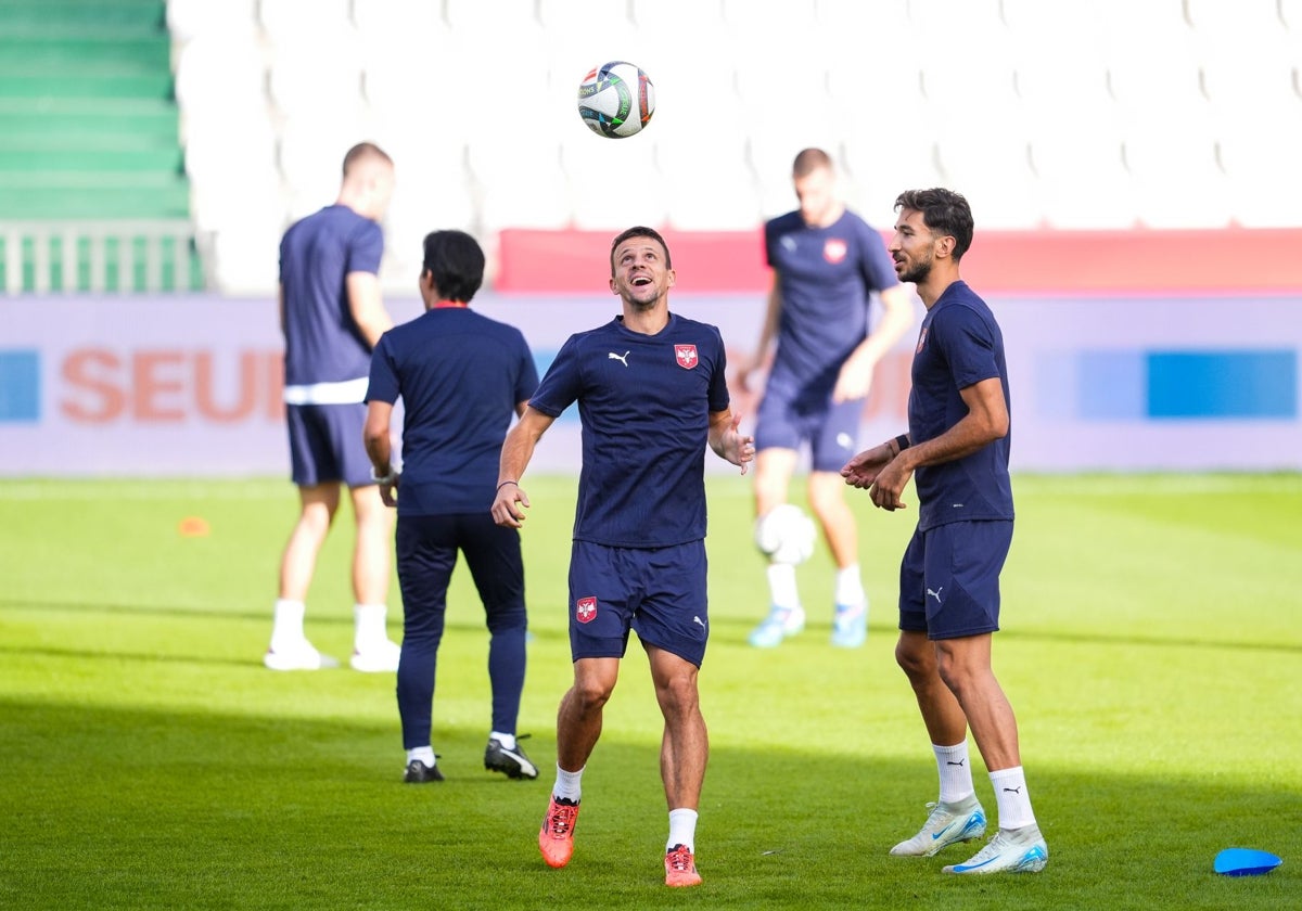 Nemanja Maksimovic, durante un entrenamiento con la selección serbia