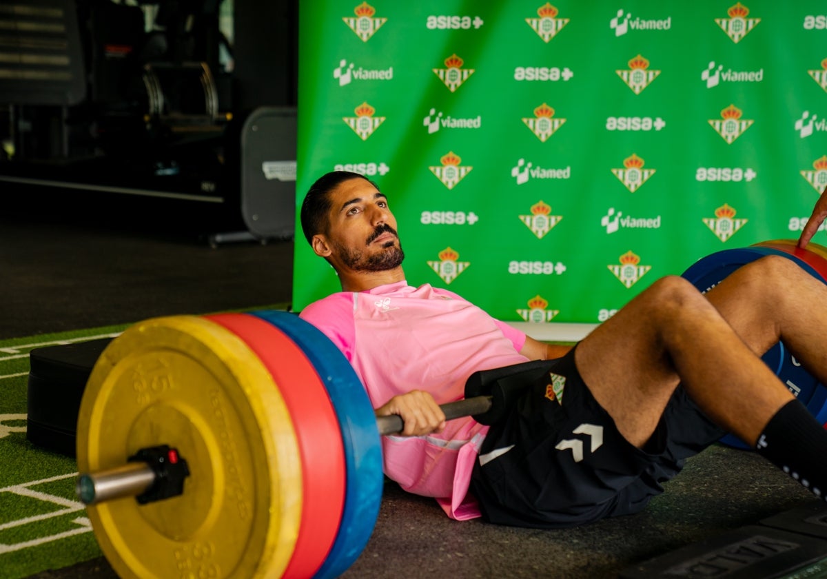 Álvaro Valles trabaja en la ciudad deportiva del Betis