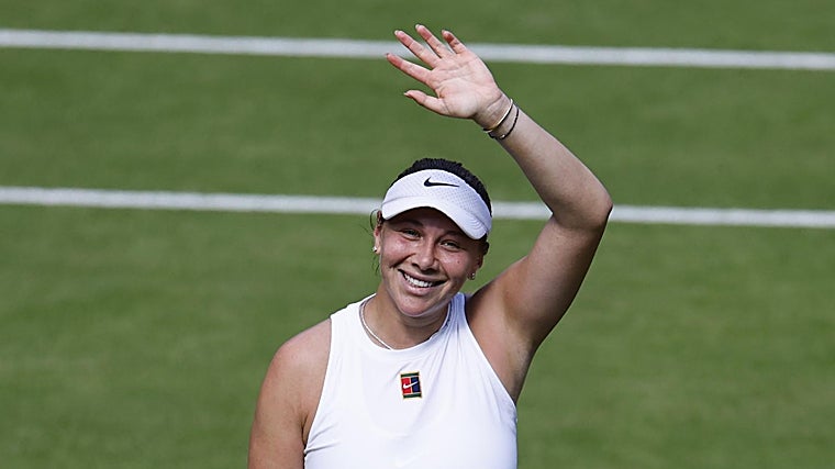 Amanda Anisomova celebra la victoria ante Sabalenka