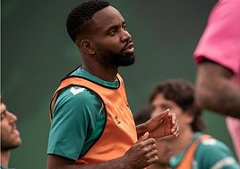 Bakambu ya está con el Betis en Portugal