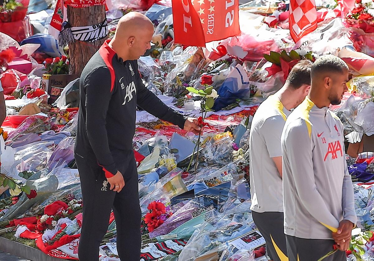 Homenaje al jugador del Liverpool Diogo Jota.