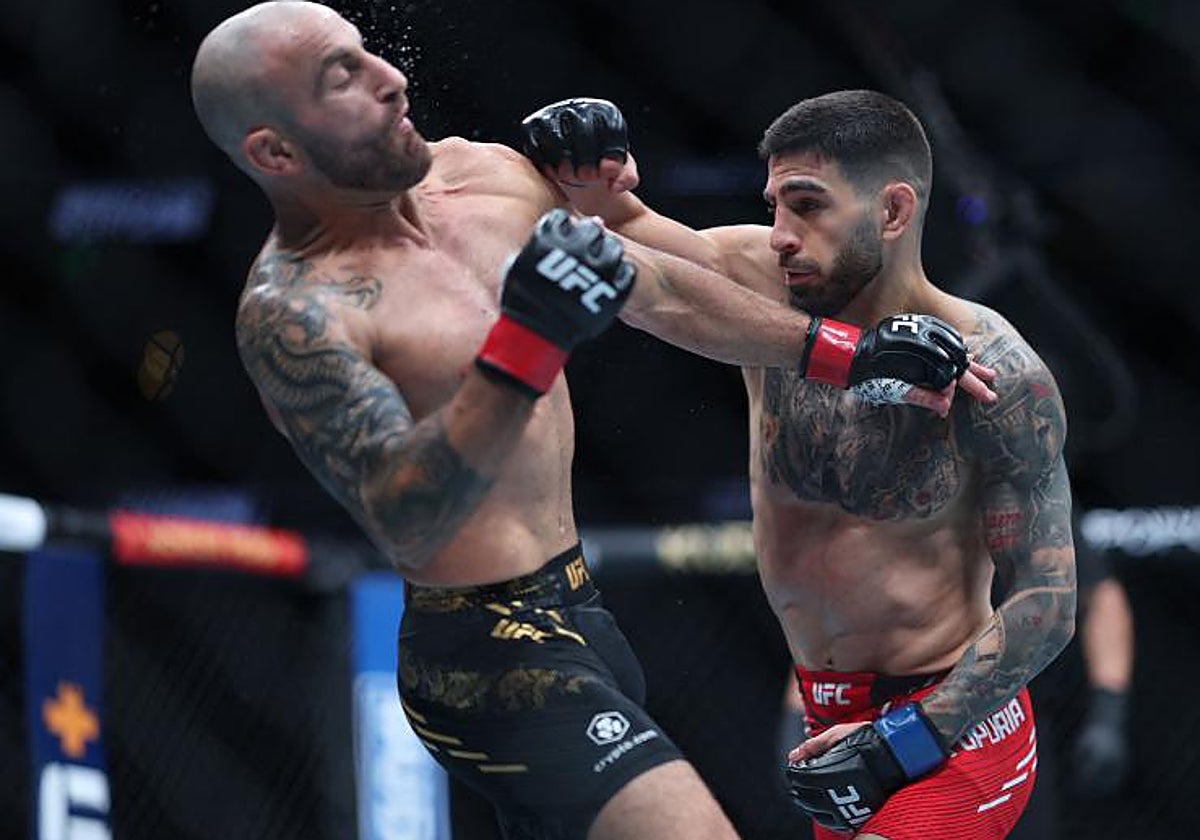 Topuria conecta una derecha sobre Volkanovski