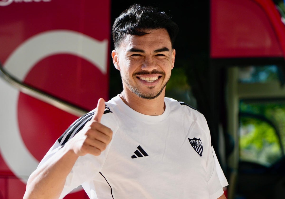 Gabriel Suazo, con la expedición sevillista en Faro