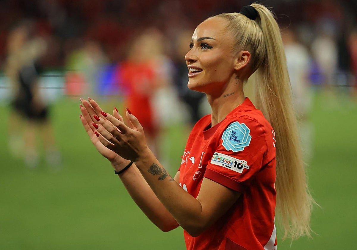 Alisha Lehmann y sus famosas uñas