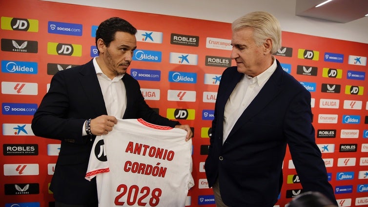 Sevilla FC: Faltan fichajes en todas las líneas