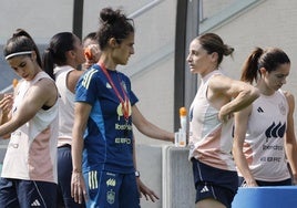 Esther, en el momento que le comenta a Tome sus molestias
