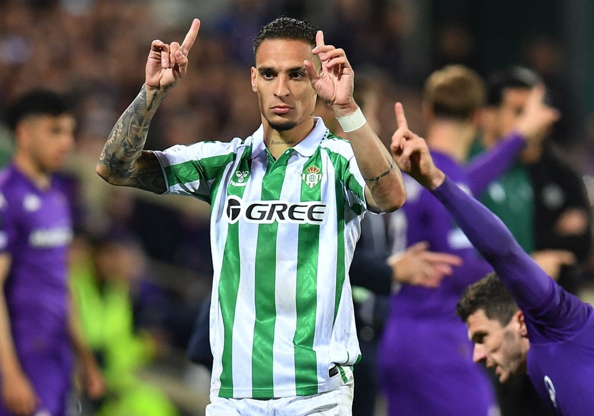 Antony, en el duelo de vuelta de las semifinales de la Conference ante la Fiorentina