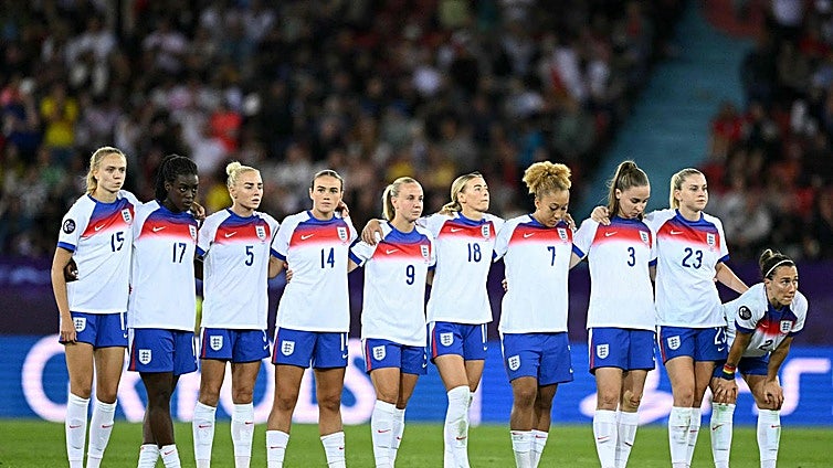 Inglaterra gana a Suecia en penaltis y avanza a semifinales