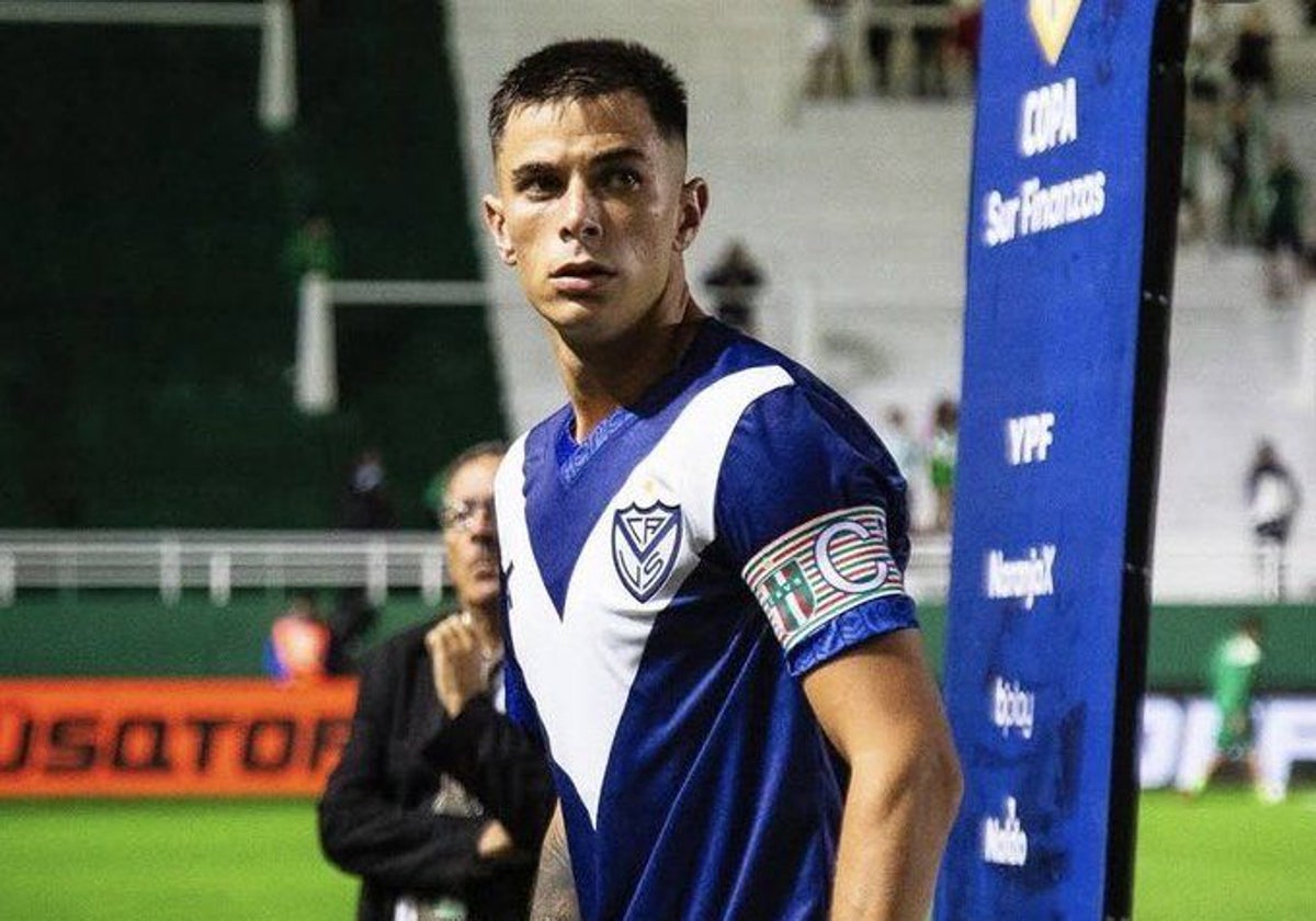 Valentín Gómez, en un partido con Vélez Sarsfield