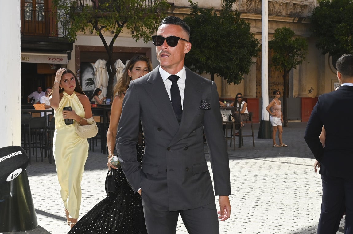 La boda de Fabián Ruiz en la iglesia del Salvador de Sevilla, en imágenes