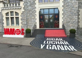 Entrada del hotel Royal Savoy personalizada para las jugadoras