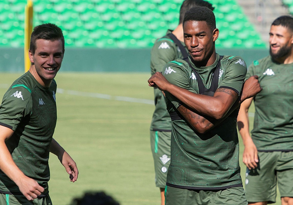 Lo Celso y Junior, en un entrenamiento del Betis en 2019