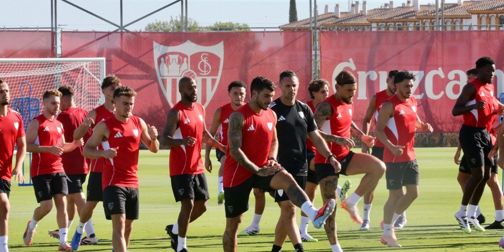 Isaac se suma a la lista de lesionados del Sevilla y Juanlu sigue trabajando a las órdenes de Almeyda