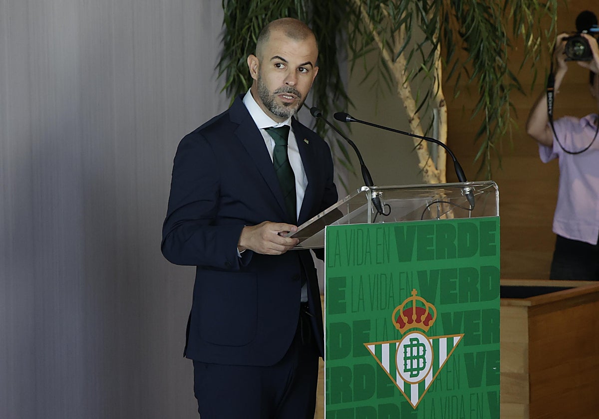 Manu Fajardo, director deportivo del Betis, en la presentación de Junior