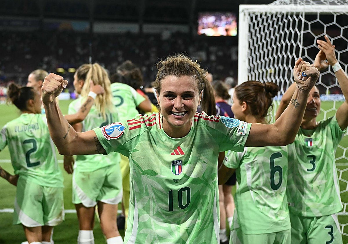 Girelli, celebrando el triunfo ante Noruega (1-2) en cuartos de final