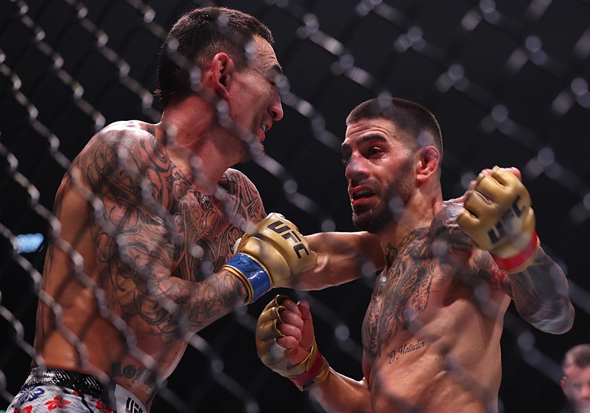 Topuria conecta una izquierda noqueadora sobre Holloway