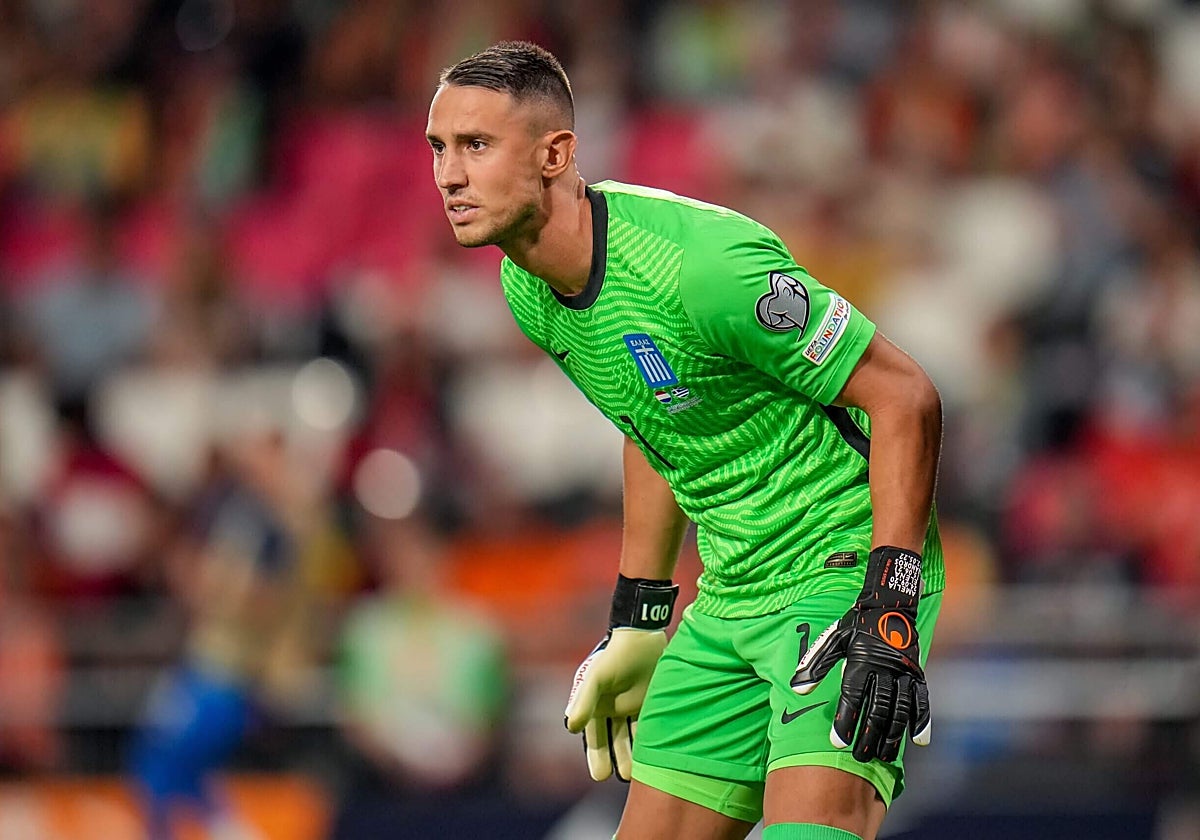 Vlachodimos, en un partido con la selección de Grecia