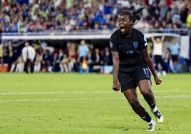 Michelle Agyemang celebra su gol ante Italia