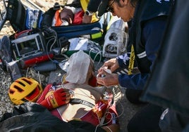 Tremendo susto en la meta del Tour al desplomarse Johannessen tras sufrir un colapso