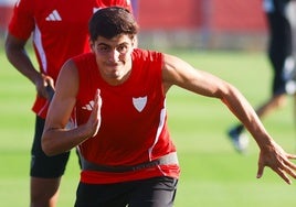 Juanlu, durante un entrenamiento con el Sevilla FC