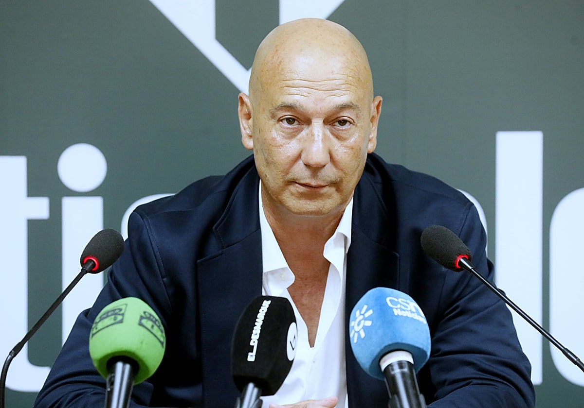 Pedro Fernández, en una comparecencia de prensa en la sala de prensa de las oficinas de San Pablo