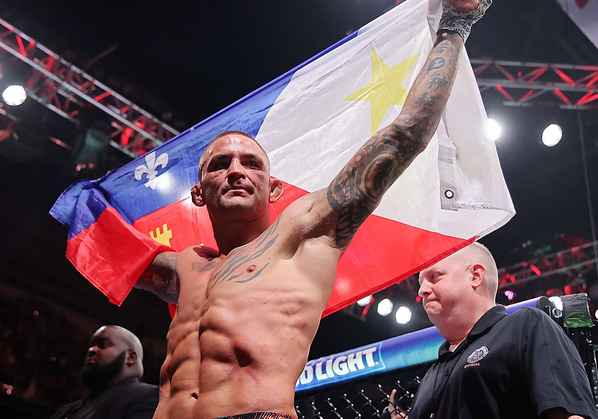 Dustin Poirier saliendo de su último combate de MMA