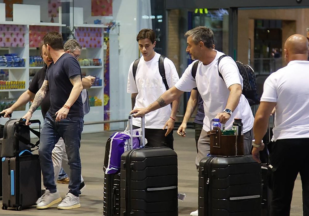 Valentín Gómez, a su llegada a la estación de Santa Justa de Sevilla