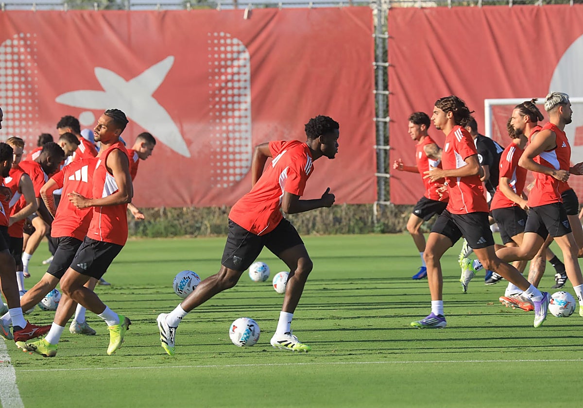 Lucien Agoumé, en el entrenamiento de ayer en la ciudad deportiva