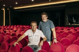 Los hermanos Javier y Antonio Banderas en el Teatro del Soho CaixaBank