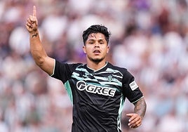 Cucho Hernández afina la puntería en apenas diez minutos