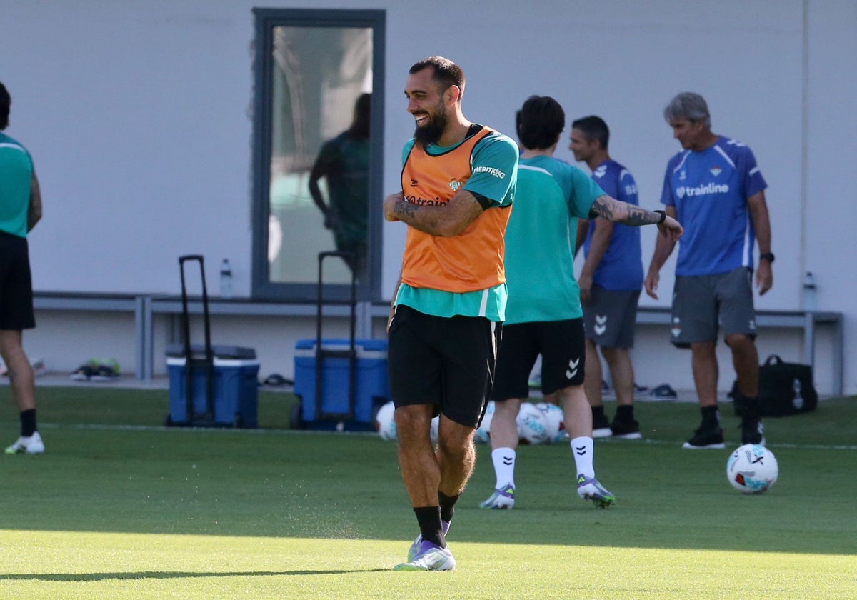 Borja Iglesias, durante el entrenamiento de este lunes