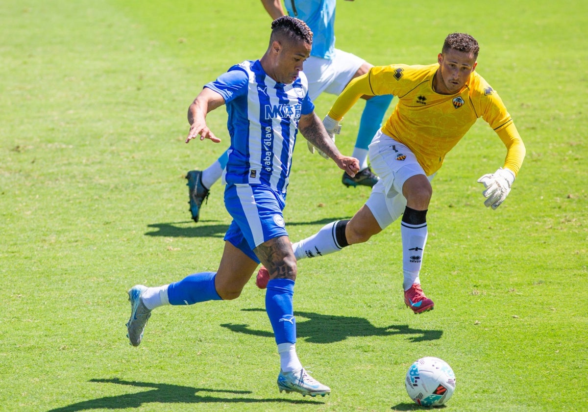 Mariano, en un partido con el Deportivo Alavés