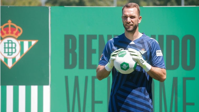 Pau López, en su presentación como futbolista del Betis