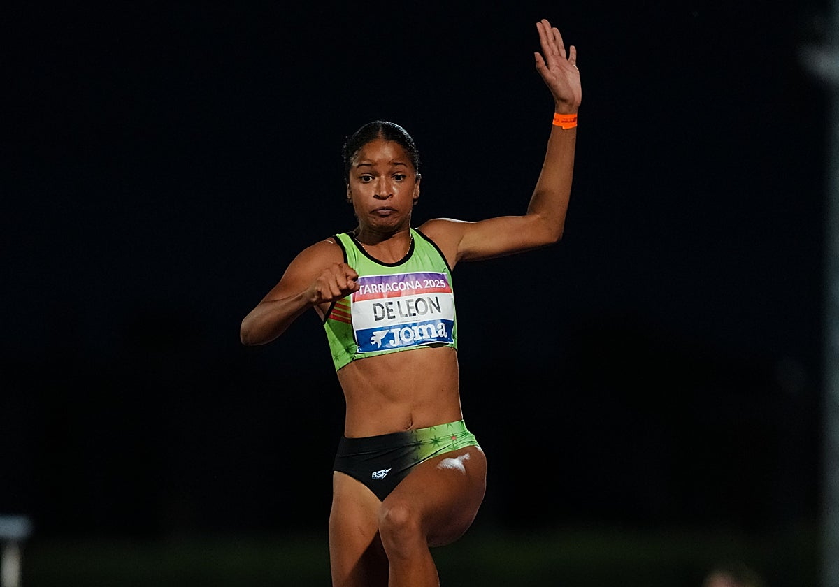 Ana Estrella de León, en uno de sus intentos en el triple salto del Campeonato de España de Tarragona