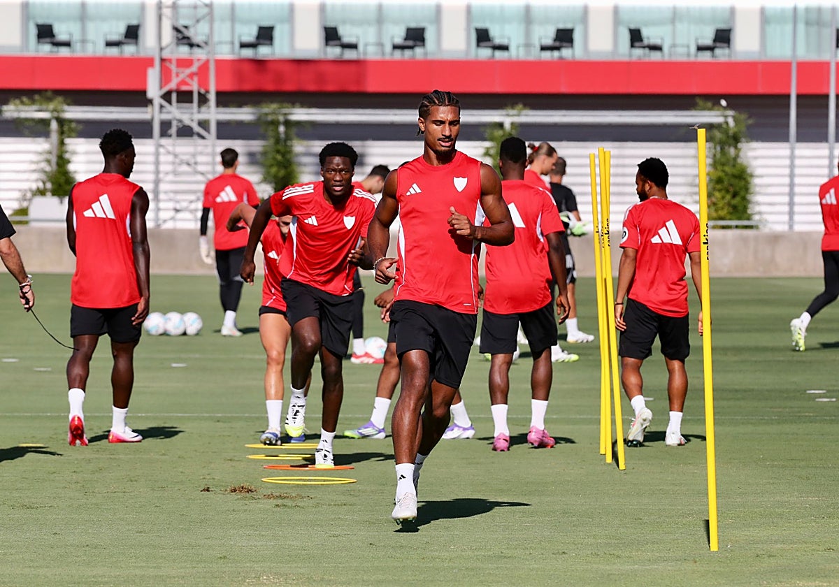 Loïc Badé, en un entrenamiento de pretemporada