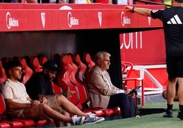 El doble trabajo de Cordón con las salidas en el Sevilla
