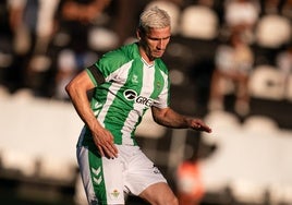 El Betis cierra el traspaso de Perraud al Lille