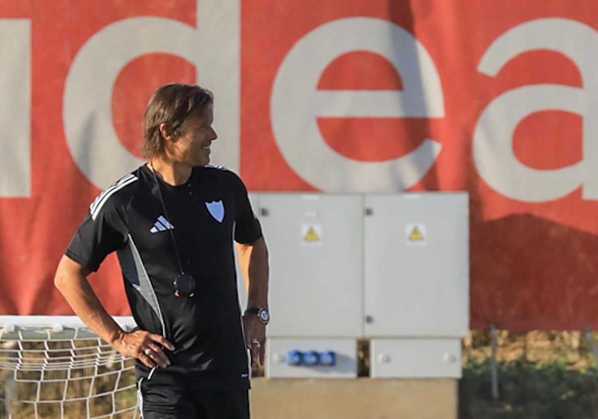 Matías Almeyda, durante un entrenamiento en la ciudad deportiva del Sevilla FC