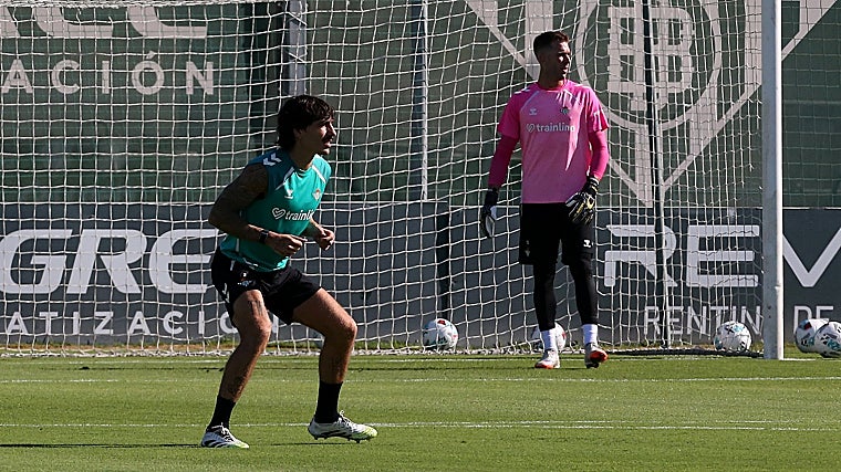 Adrián San Miguel, en un entrenamiento del Betis