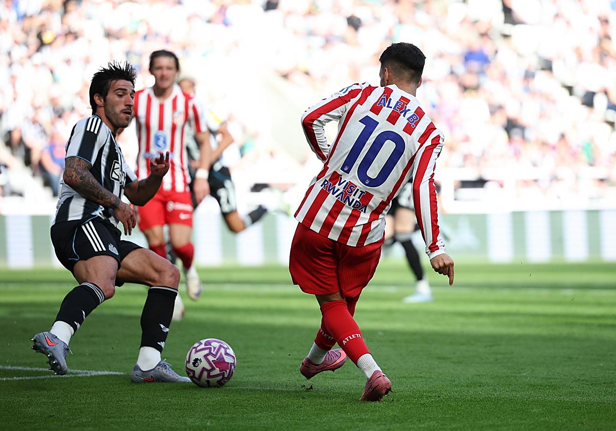 Baena asiste a Julián en el primer gol del Atlético