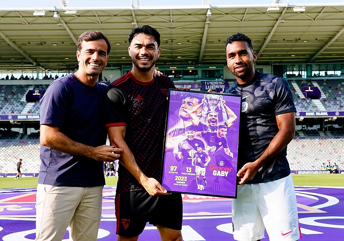 Suazo recibió un recuerdo del Toulouse